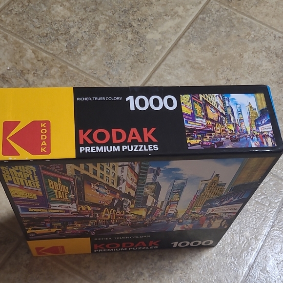RoseArt Kodak Premium Times Square & 7th Avenue, Manhattan, NY Jigsaw Puzzle - Picture 2 of 5